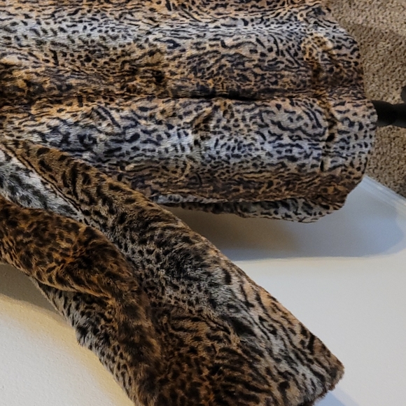 ❤HP❤️GORGEOUS NWOT Pamela McCoy Faux Fur with Rhinestone closure-Size 2X❤ - Picture 5 of 16